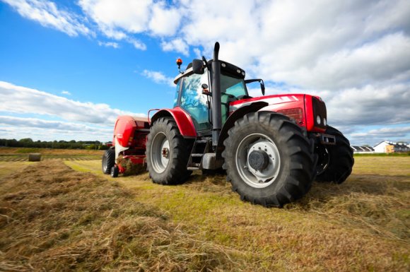 Levage et transport d'engins agricoles par transporteur à Dagneux